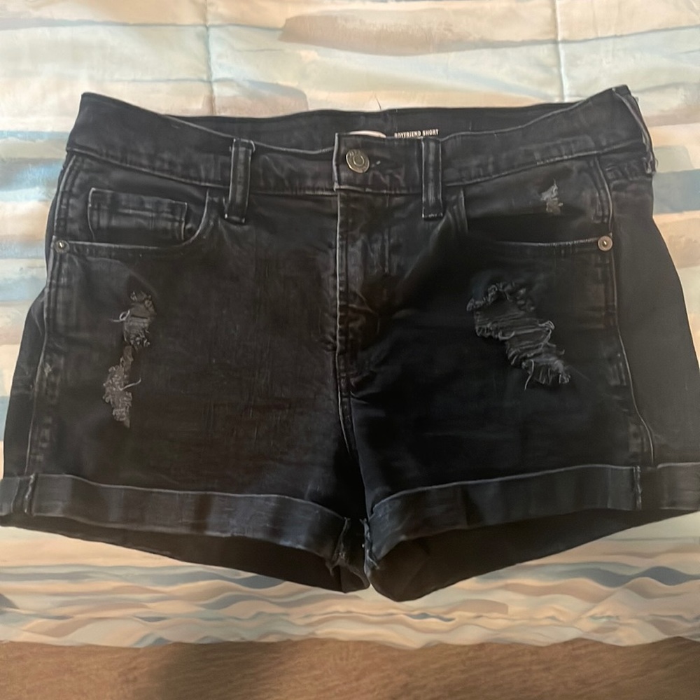 old navy boyfriend short . (mid rise) color - black size - 2